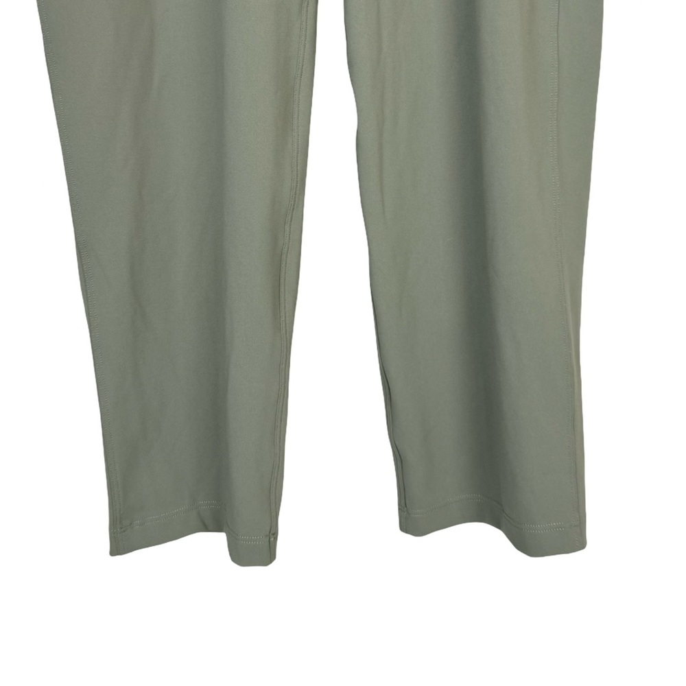 Lululemon On The Fly Pant *27"
Grey Sage Athleisure Travel Workout EUC Size 8 - Picture 6 of 10